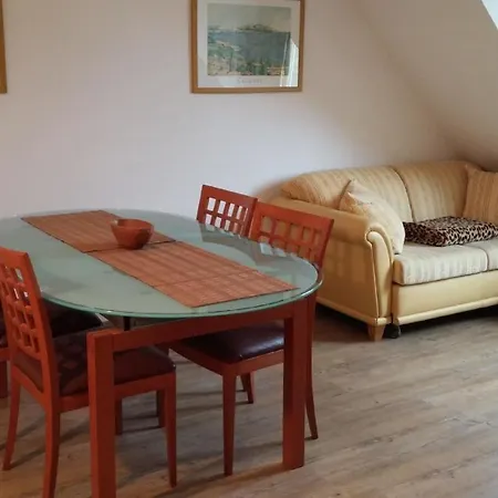 Mit Balkon Fuer Drei Personen *