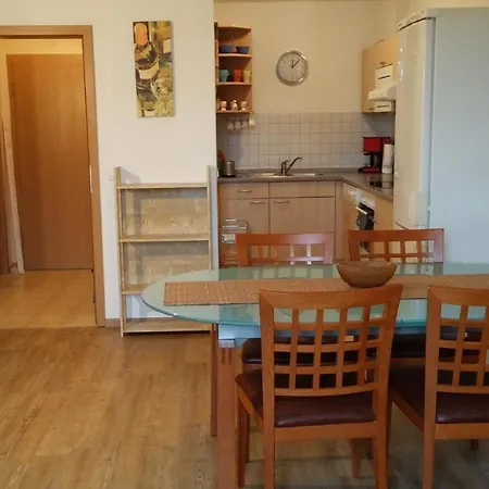Mit Balkon Fuer Drei Personen Apartment