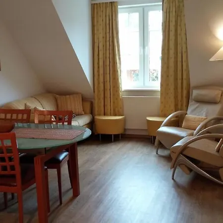 Mit Balkon Fuer Drei Personen *
